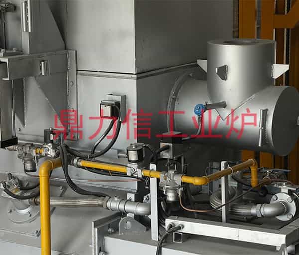 機邊熔化保溫爐
