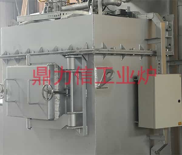 機邊熔化保溫爐